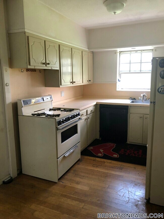 186 Lake Shore Rd Unit 1, Boston, MA 02135