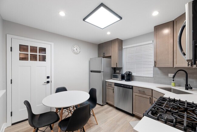 1001 W Howard St unit ID1032507P, Evanston, IL 60202 - photo 7