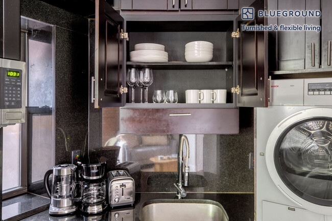 309 E 8th St unit FL2-ID1236, New York, NY 10009 - photo 6