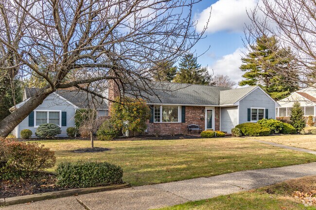 Midcentury ranch-style homes are popular in Riverton.