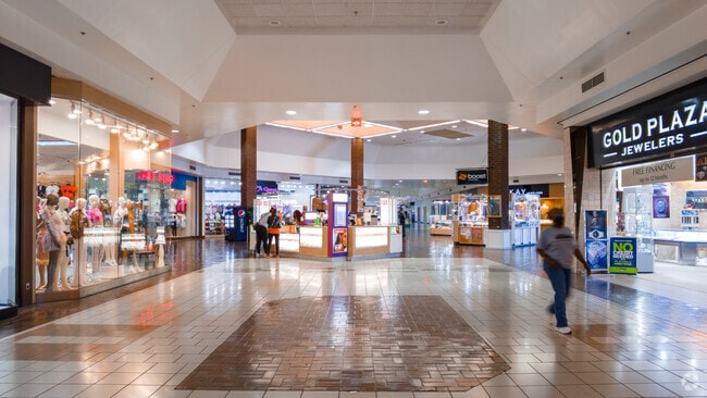 The Penn Mar Shopping Center near District Heights features a variety of trendy stores.