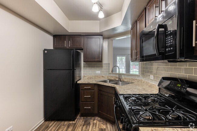 1BR, 1BA - 800SF - Kitchen