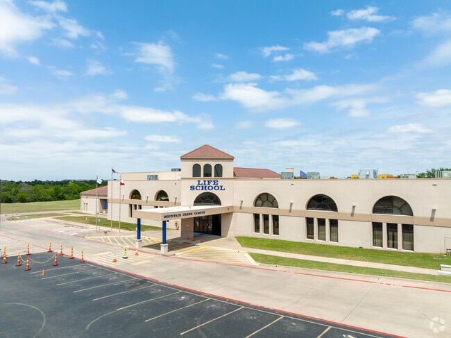 Life School Mountain Creek has a large bus loop to make pick up and drop more convenient.