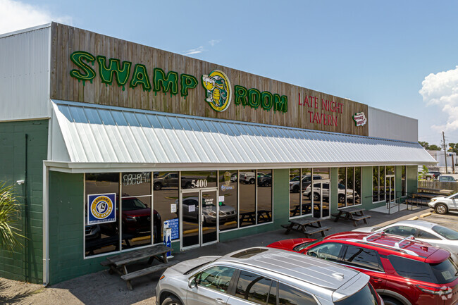 The Swamp Room is one of many restaurants around Pontchartrain Gardens.
