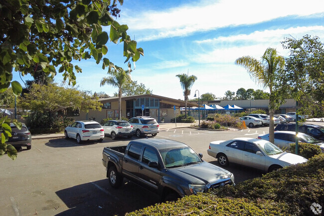 Carpinteria Family School has a large parking lot making drop off and pick up a breeze.