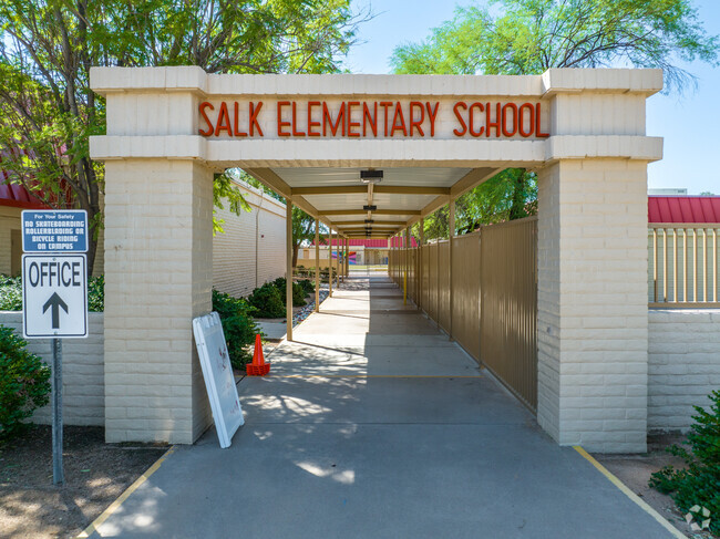 Salk Elementary School serves students in Mesa, AZ from preschool through sixth grade.