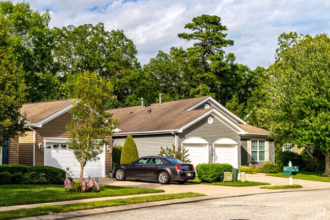 Homes along Galloway’s fairways blend suburban charm with open golf course vistas.