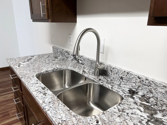 Lake Cove Village, Inver Grove Heights, MN 55077 - photo 4