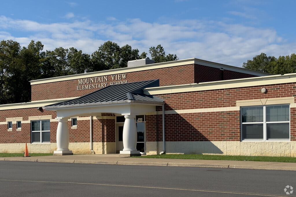 Mountain View Elementary School serves students from preschool through fifth grade.