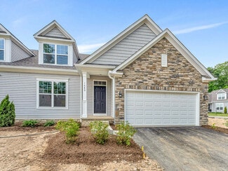 1689 Bookfield Ln, Grove City, OH 43123