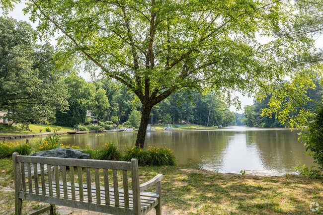 Residents love to take in the natural beauty of the town's namesake lake, Lake Barcroft.