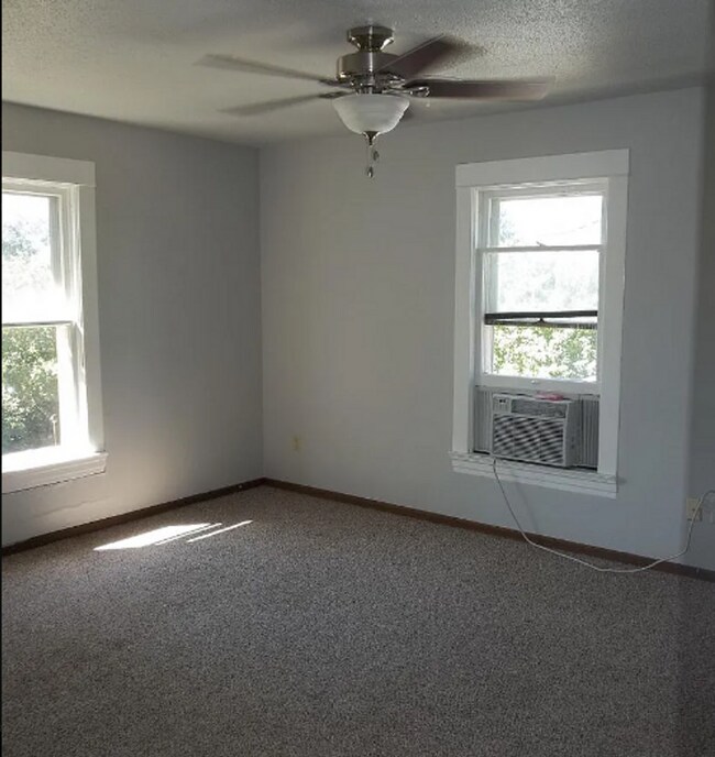 910 S Washington St unit 910 S Washington St, Aberdeen, SD 57401 - photo 4