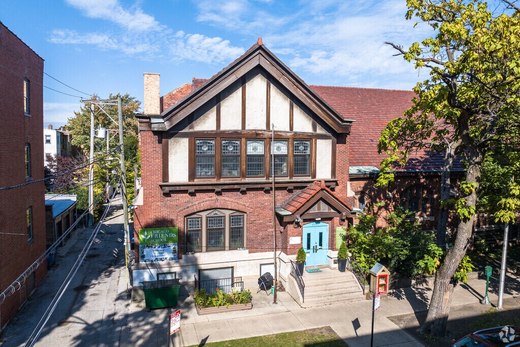 Chicago Friends School is a small independent school with grades K-8th.