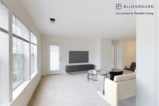 313 Avalon Cir unit FL1-ID2632A, Smithtown, NY 11787 - photo 3