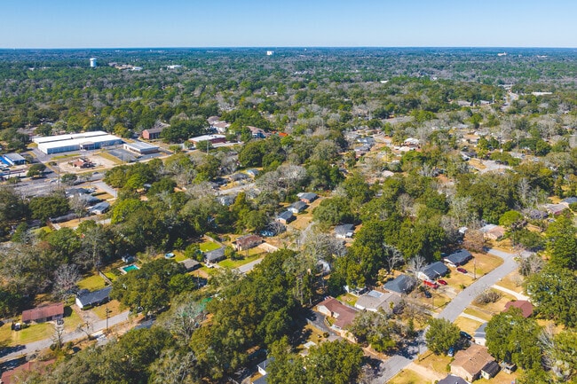 Greenwich Hills offers a beautiful neighborhood surrounded retail and parks.