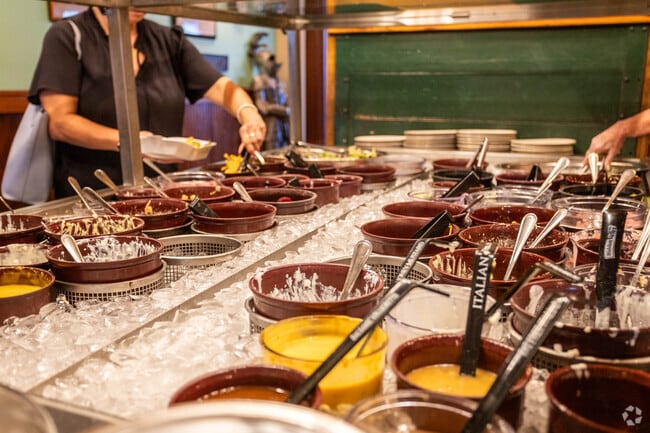 Spaghetti Works serves pasta and Italian specialties in Mockingbird Hills.