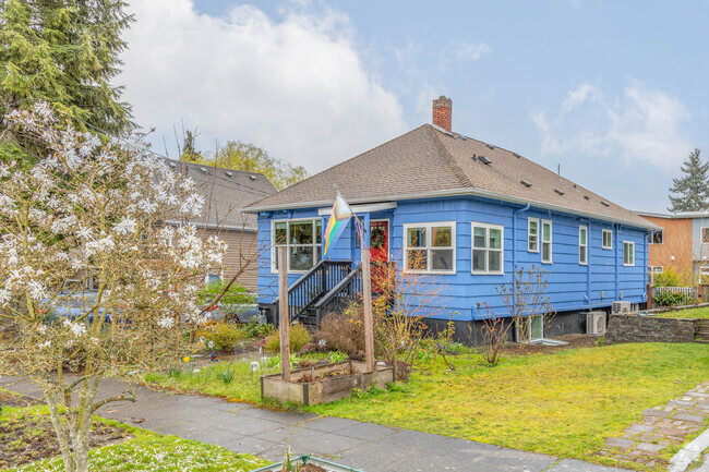 While newly constructed homes are now more common in Ballard, you can find traditional ones.