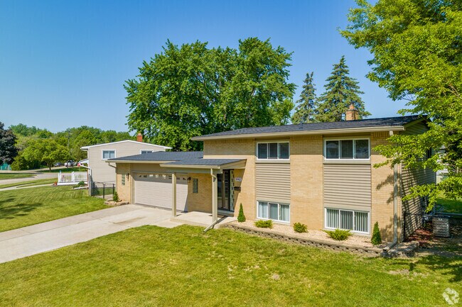 A split-level home located in a quiet neighborhood in Rockwood.