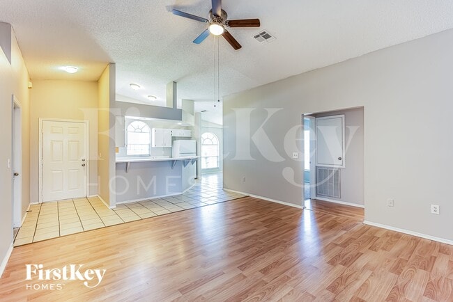 468 Emerald Cove Loop, Lakeland, FL 33813 - photo 3