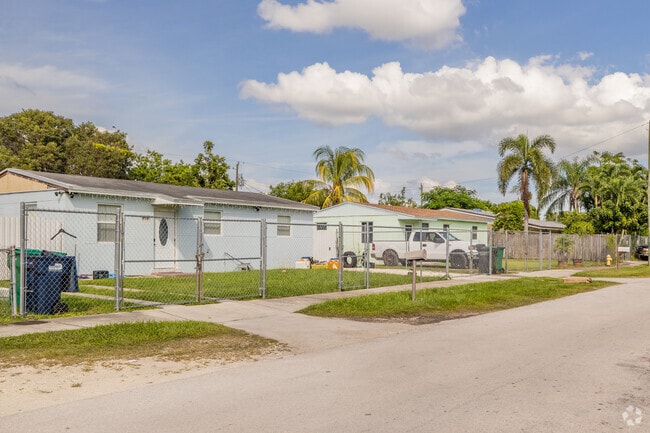 Friendly neighbors are just around the corner in Florida City, FL.