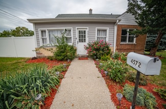 4572 Rumsey Ave, Oak Lawn, IL 60453