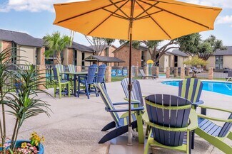 335 E San Augustine St, Deer Park, TX 77536