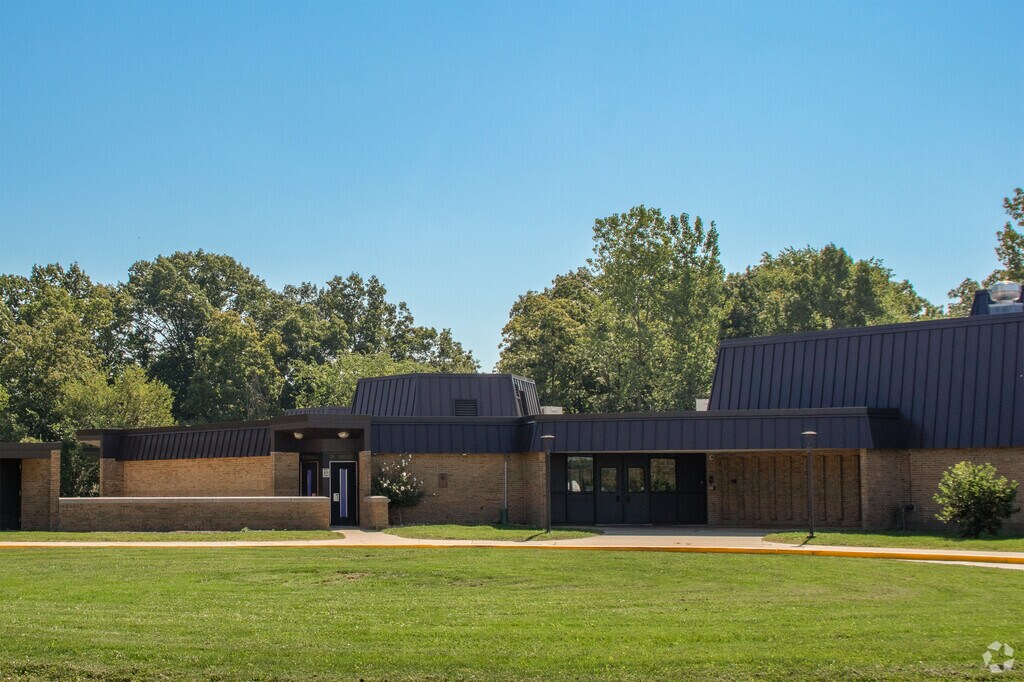 Hickory Ridge Elementary School provides education in the neighborhood of 
Brunswick