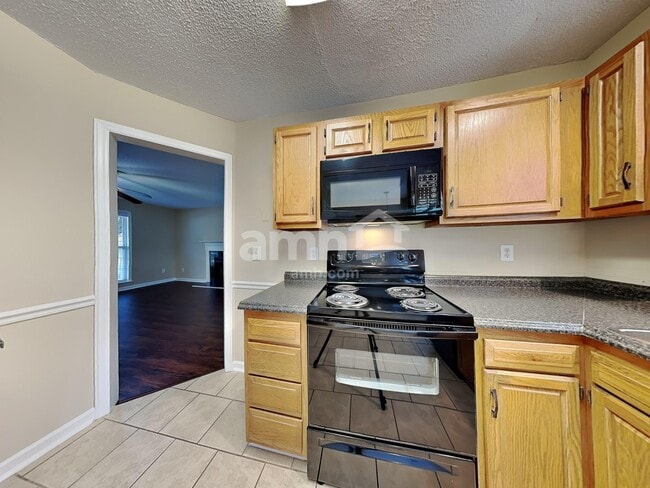 4013 Wellingham Ln, High Point, NC 27265 - photo 4