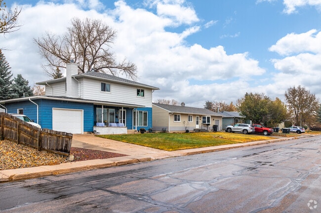 Split-level and ranch homes are common styles seen in Sun Valley.