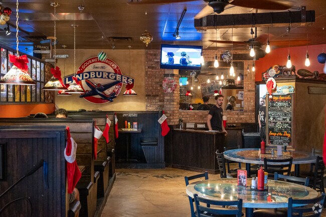 Lidsburger Restaurant is a popular spot in Paddock Park.