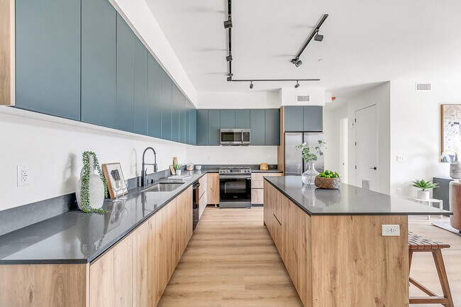 Burbank Blvd Residences, Sherman Oaks, CA 91411 - photo 6