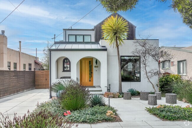 Art Deco homes in Dartmouth are characterized by unique lines and luxurious interiors.
