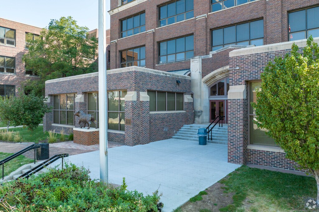 Omaha South Magnet High School is very convenient for Omaha families.
