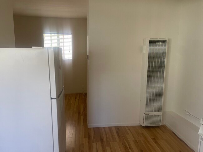 2703 Nelson Ave unit Quiet Studio in Redo, Redondo Beach, CA 90278 - photo 6