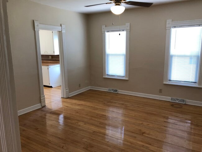 Dining into Kitchen