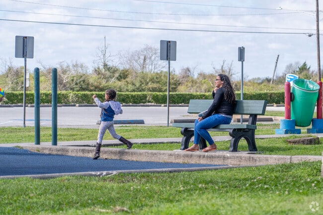 Families gather in Bayshore Park for relaxation and fun.