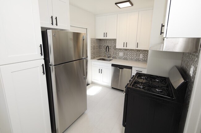 Las Palmas Apartments, San Diego, CA 92115 - photo 6