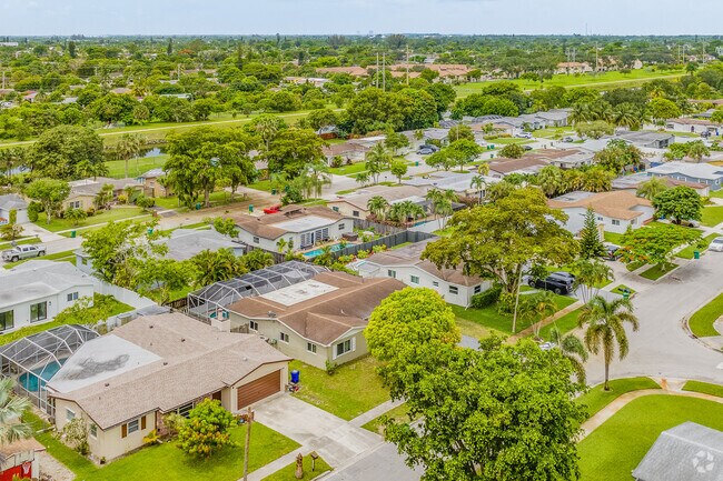 Ranch style homes in Oriole Gardens in Margate, Florida makes up the style in the neighborhood.