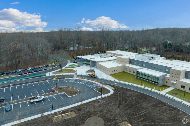 Cranbury Elementary School serves elementary students.