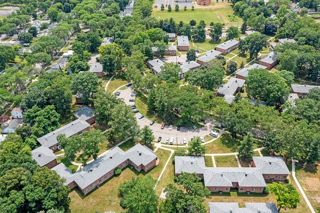 Oakview Apartments, Grand Rapids, MI 49505 - photo 4