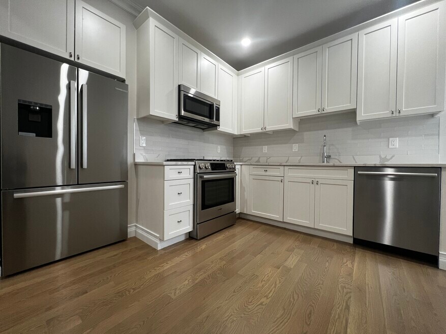 18 Mount Hood Rd unit 4, Brighton, MA 02135 - photo 1