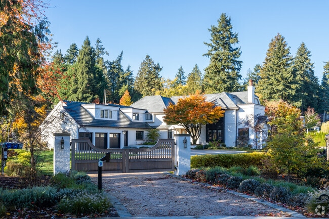 Homes within the Hunts Point neighborhood fall within higher price ranges.