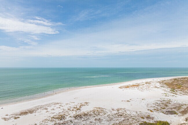 Lido Key Beach is known for its powdery white sands and clear turquoise waters.