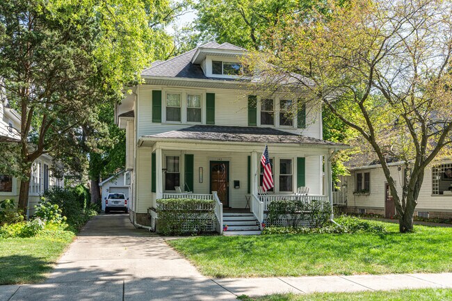 American Foursquare is a dominant architectural style University Neighbors.