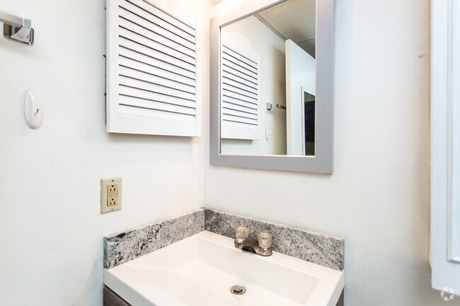 Riverwatch Towers, Columbus, OH 43201 - photo 2