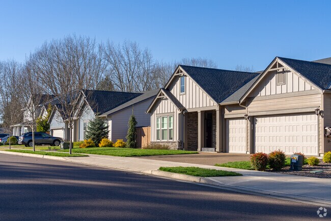 You'll find small pocket communities of contemporary Craftsman homes scattered throughout the Englewood Park neighborhood.