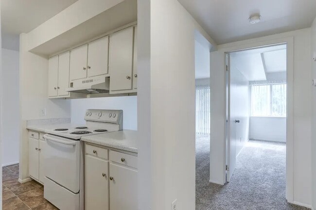 Somerset Apartments, Flushing, MI 48433 - photo 3