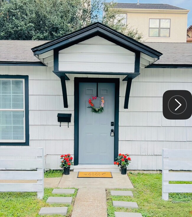 2210 Detering St, Houston, TX 77007