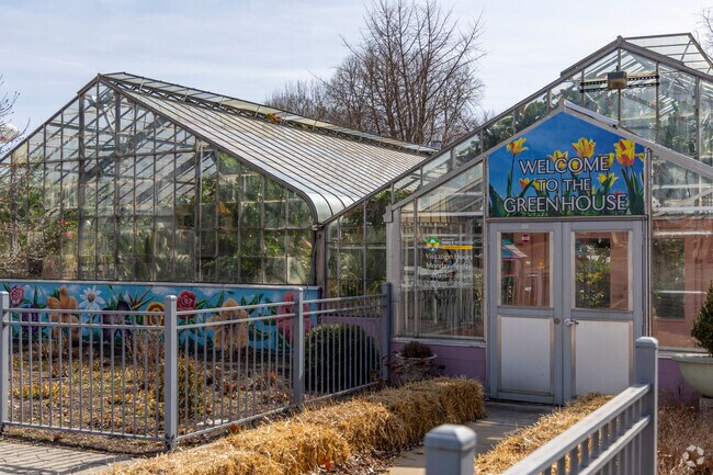 Washington Park features educational greenhouses for kids of Calumet.