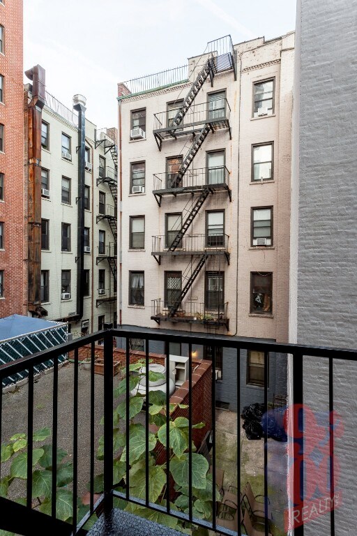 209 E 25th St unit 3C, New York, NY 10010 - photo 6